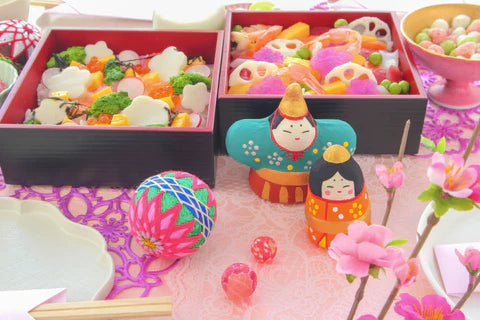 3月3日はひなまつり！ひな人形をかざってちらし寿司を食べよう！